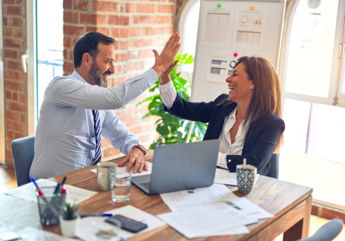 How much do real estate agents make side hustle?